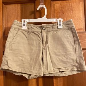 Women’s American Eagle Midi Stretch Khaki Shorts 0